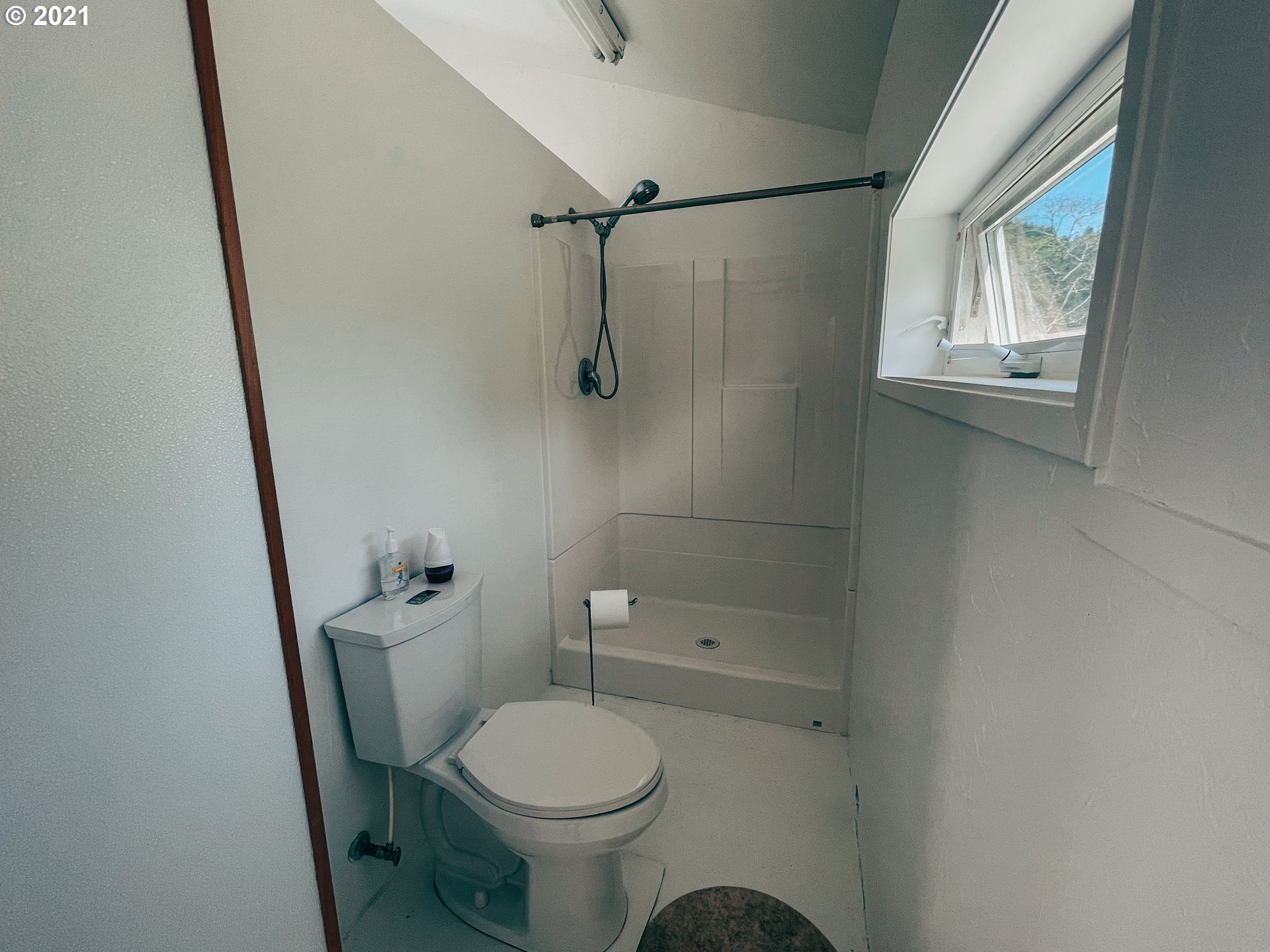 18148 Rainbow Rock Road Brookings, OR 97415 - Photo 29 of 32 a bathroom with a toilet and a shower