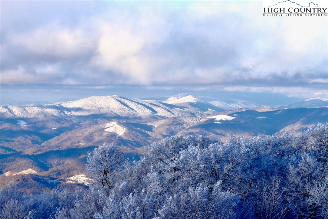 301 Pinnacle Inn Road, Unit 3304A Beech Mountain, NC 28604 - Photo 5 of 36