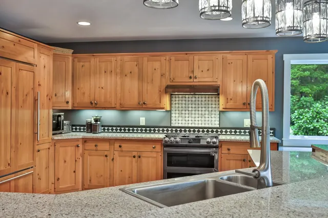 $715,000 | 333 Music Mountain Road, Stockbridge, VT 05772