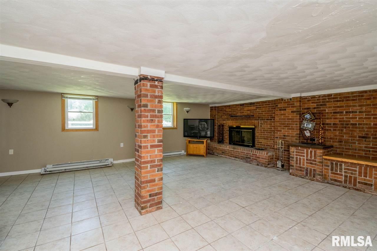 18895 Wells Ferry Road Bettendorf, IA 52722 - Photo 11 of 16 Gallery Image 11