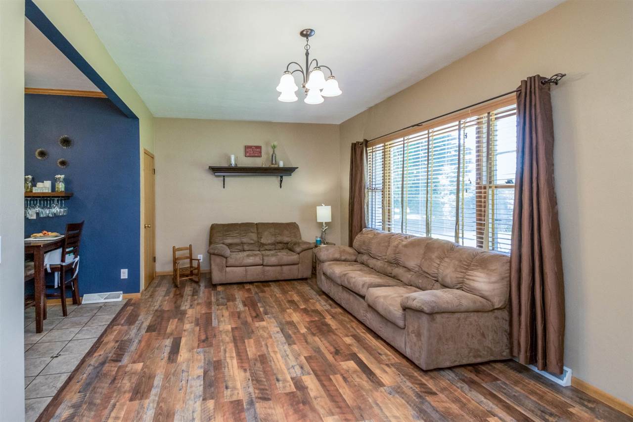 18895 Wells Ferry Road Bettendorf, IA 52722 - Photo 2 of 16 Gallery Image 2