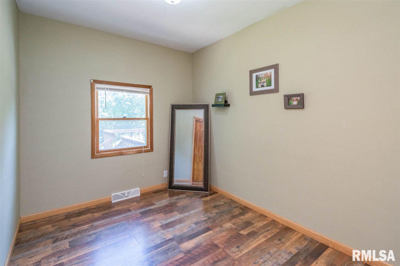 18895 Wells Ferry Road Bettendorf, IA 52722 - Photo 8 of 16 Gallery Image 8