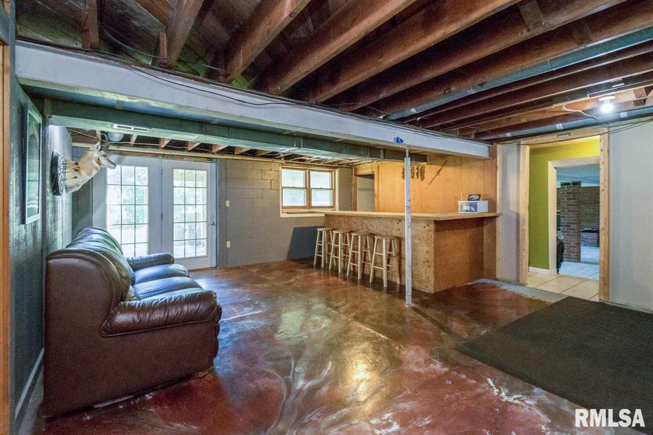 18895 Wells Ferry Road Bettendorf, IA 52722 - Photo 10 of 16 Gallery Image 10
