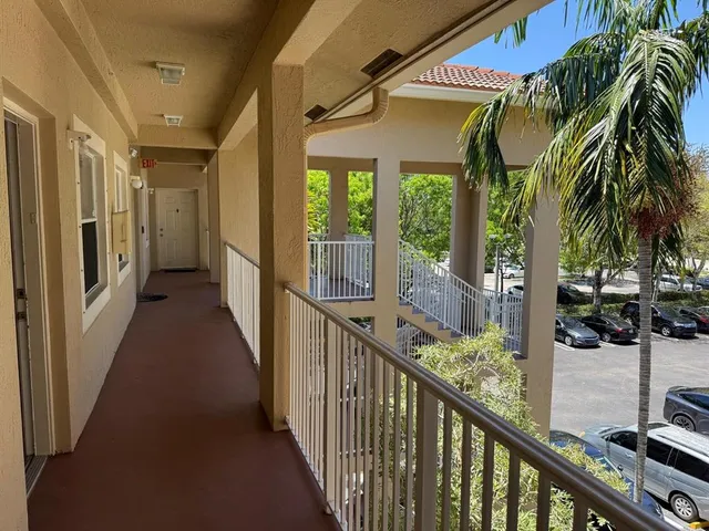 $2,300 | 2941 Riverside Drive, Unit 303, Coral Springs, FL 33065