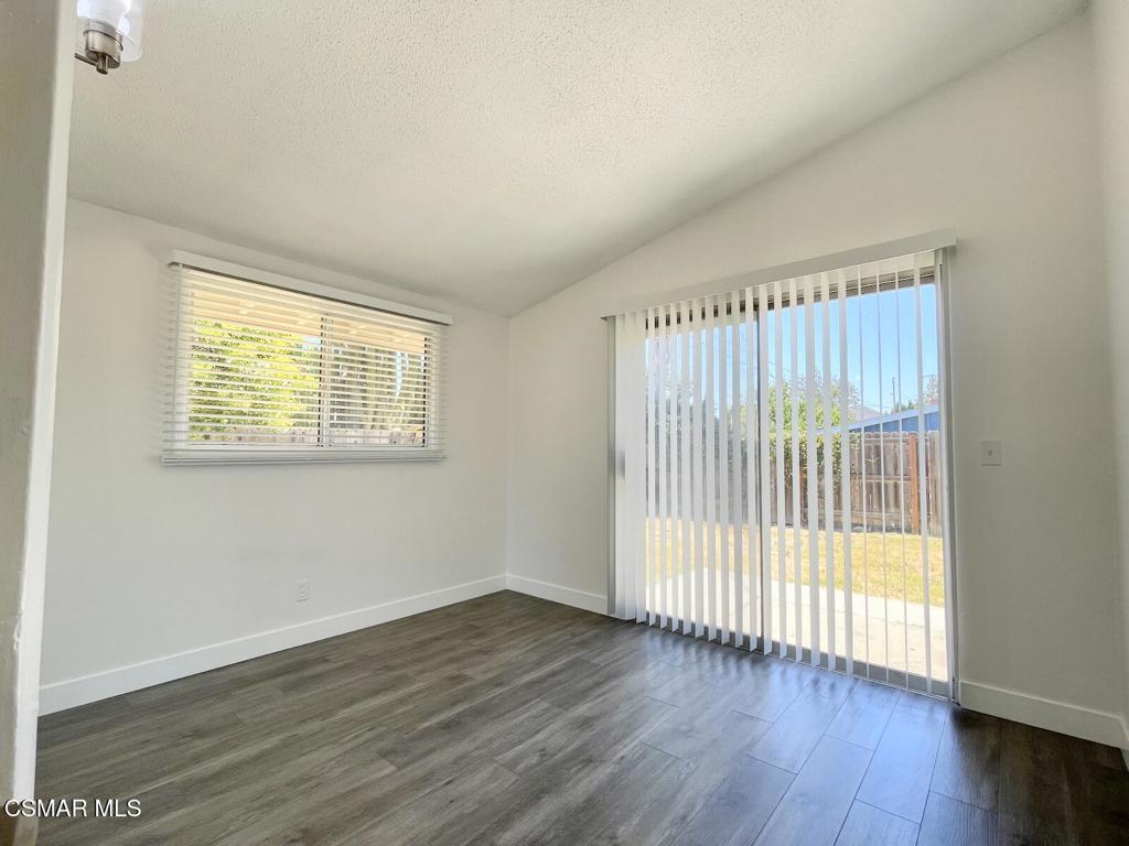 1507 Buster Street Simi Valley, CA 93065 - Photo 13 of 32