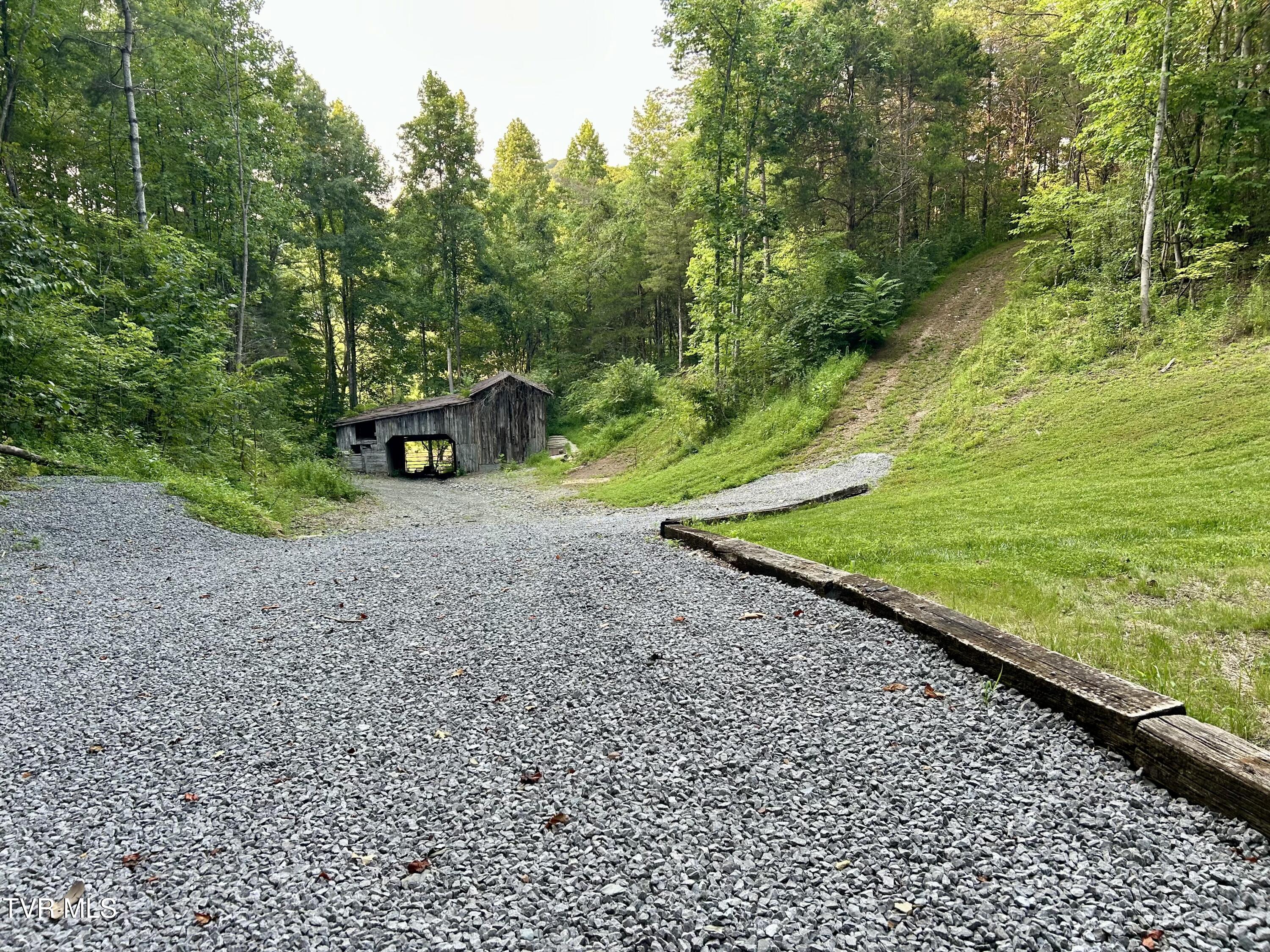 134 Kuhn Road Elizabethton, TN 37643 - Photo 16 of 38 IMG_1849