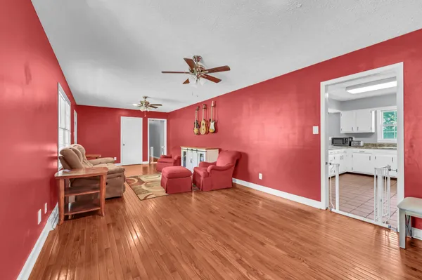 $299,900 | 326 Donna Drive, Hopkinsville, KY 42240