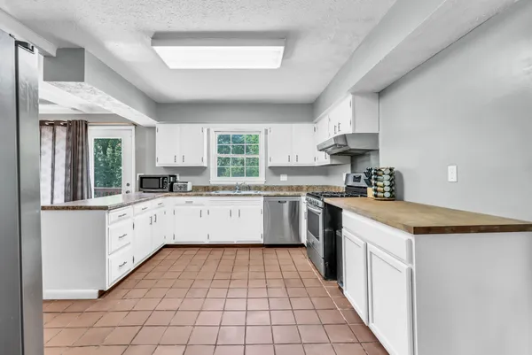 $299,900 | 326 Donna Drive, Hopkinsville, KY 42240
