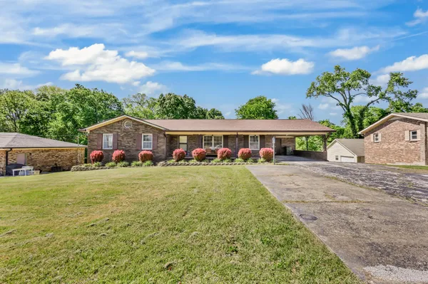 $299,900 | 326 Donna Drive, Hopkinsville, KY 42240