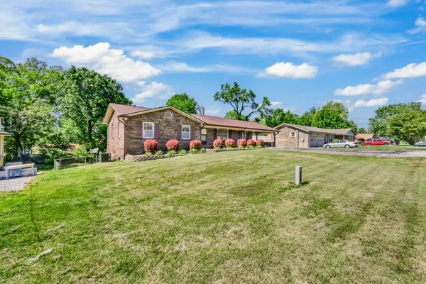 $299,900 | 326 Donna Drive, Hopkinsville, KY 42240