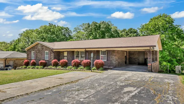 $299,900 | 326 Donna Drive, Hopkinsville, KY 42240
