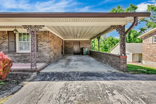 $299,900 | 326 Donna Drive, Hopkinsville, KY 42240