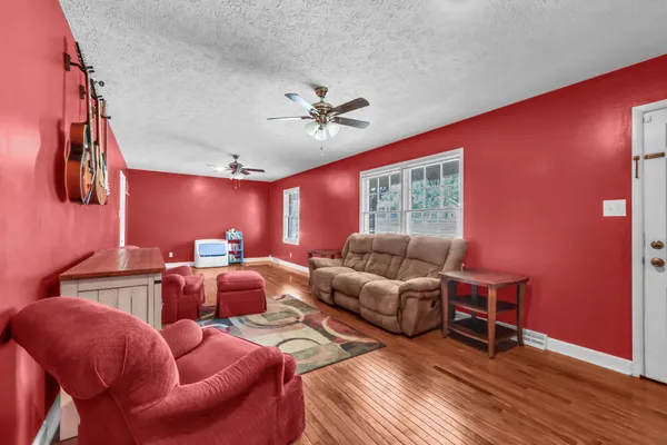 $299,900 | 326 Donna Drive, Hopkinsville, KY 42240
