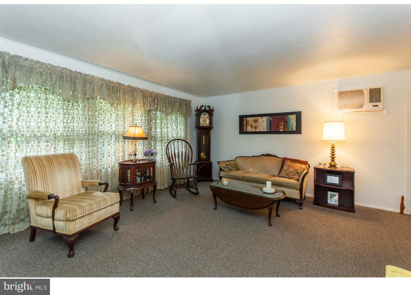 33 Crystal Road Levittown, PA 19057 - Photo 5 of 24 Gallery Image 5