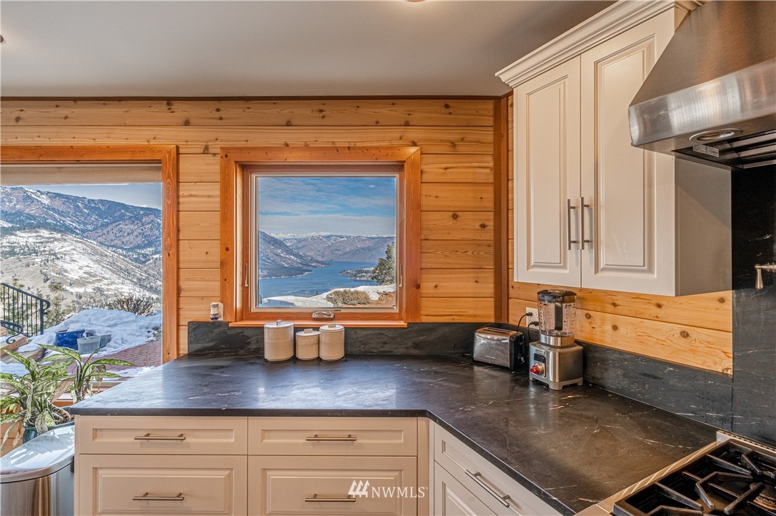 1445 Bear Mountain Road Chelan, WA 98816 - Photo 11 of 39 Gallery Image 11