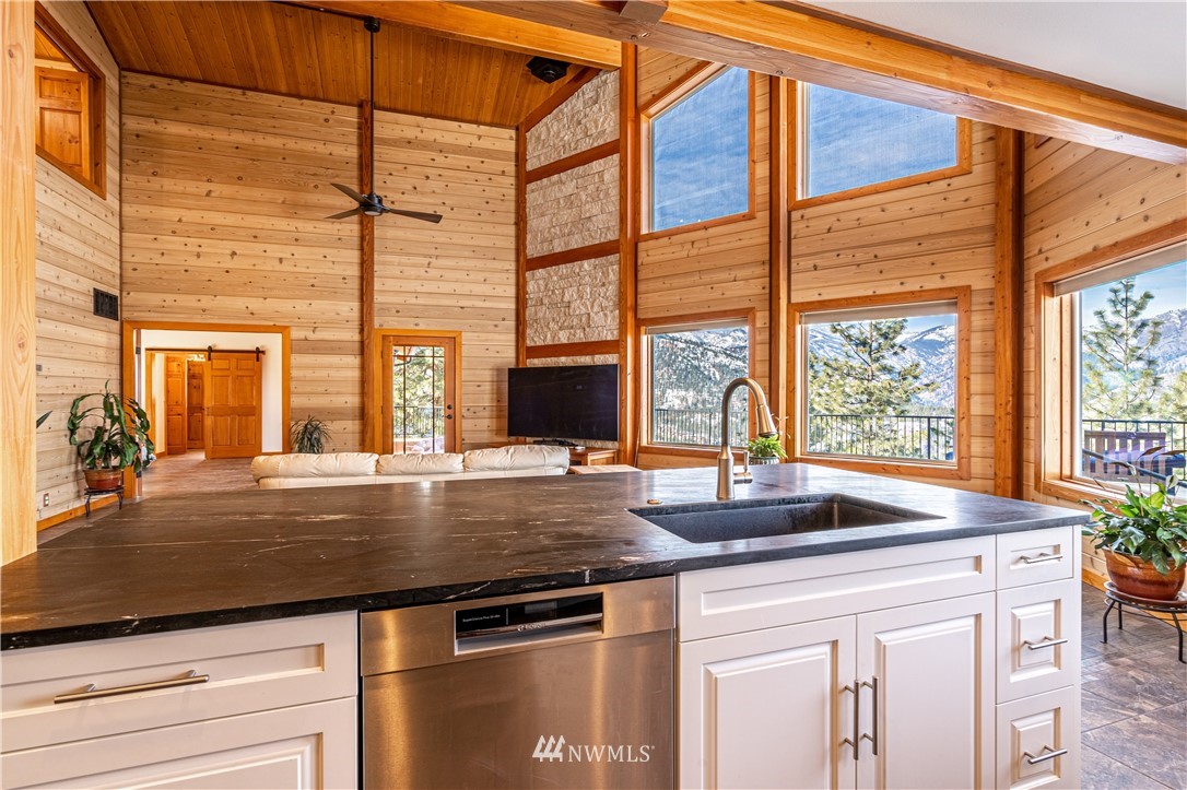 1445 Bear Mountain Road Chelan, WA 98816 - Photo 9 of 39 Gallery Image 9