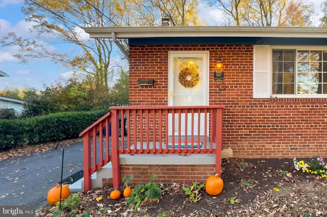 $725,000 | 9917 Duncan Street, Fairfax, VA 22031