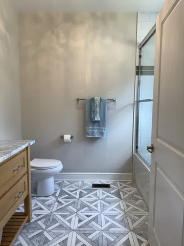 a view of a bench sitting in middle of a yard