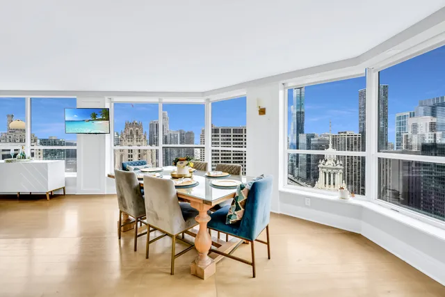 $1,195,000 | 405 North Wabash Avenue, Unit 4308, Chicago, IL 60611