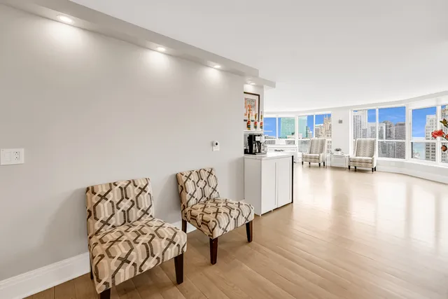 $1,195,000 | 405 North Wabash Avenue, Unit 4308, Chicago, IL 60611