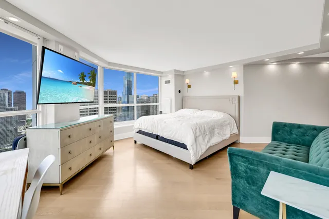 $1,195,000 | 405 North Wabash Avenue, Unit 4308, Chicago, IL 60611