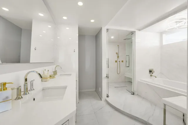 $1,195,000 | 405 North Wabash Avenue, Unit 4308, Chicago, IL 60611