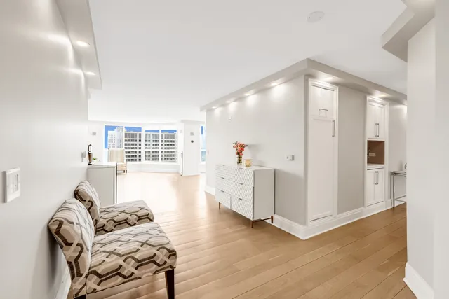 $1,195,000 | 405 North Wabash Avenue, Unit 4308, Chicago, IL 60611