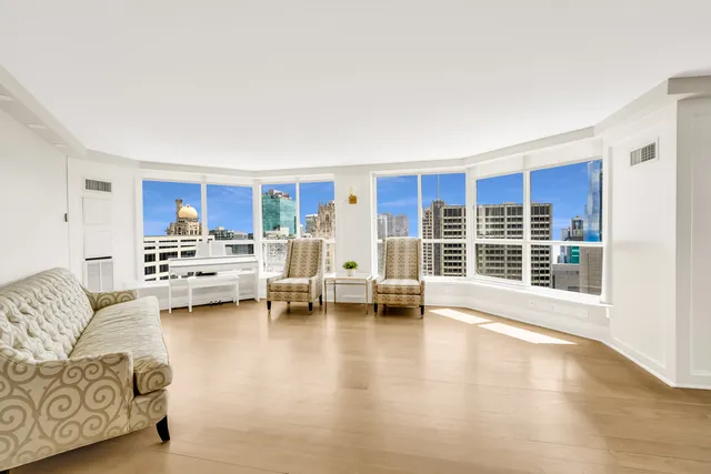 $1,195,000 | 405 North Wabash Avenue, Unit 4308, Chicago, IL 60611