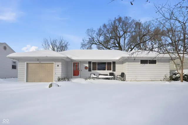 $199,900 | 607 North Shellbark Road, Muncie, IN 47304