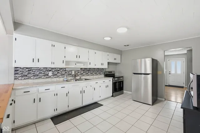 $199,900 | 607 North Shellbark Road, Muncie, IN 47304