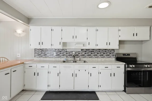 $199,900 | 607 North Shellbark Road, Muncie, IN 47304