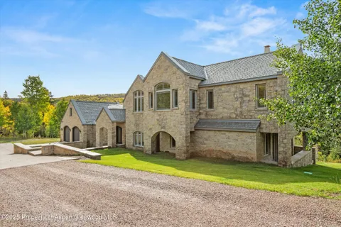 a house view with a outdoor space