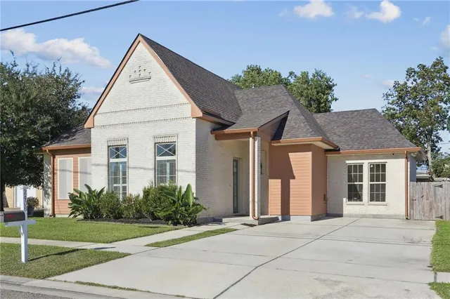$285,000 | 2408 Riverland Drive, Chalmette, LA 70043