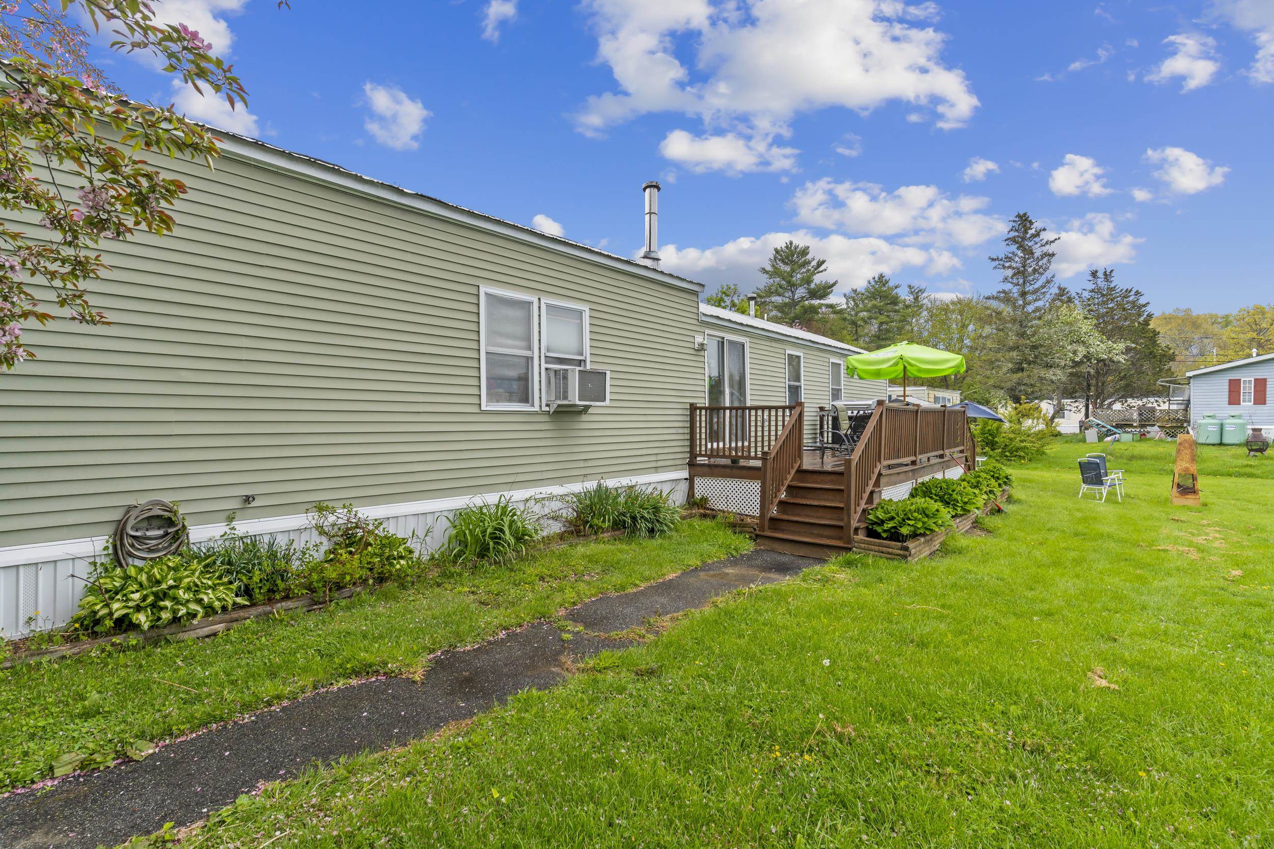53 Hilton Avenue Exeter, NH 03833 - Photo 2 of 34