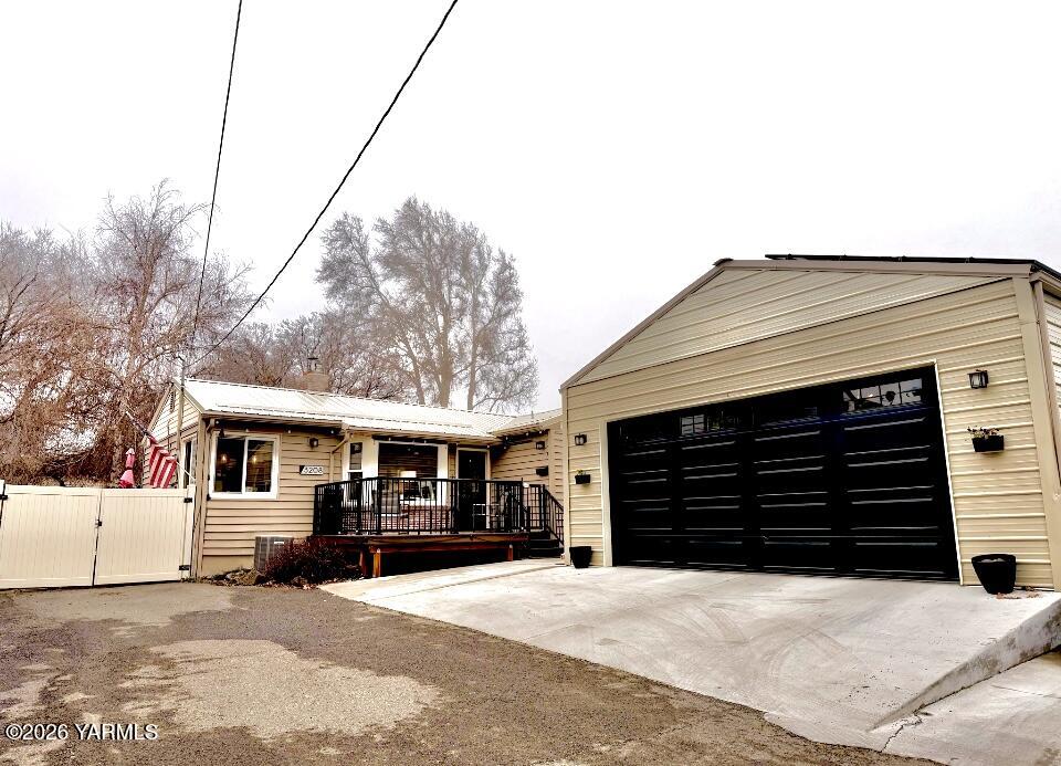 3208 Summitview Avenue Yakima, WA 98902 - Photo 1 of 16 IMG_9922