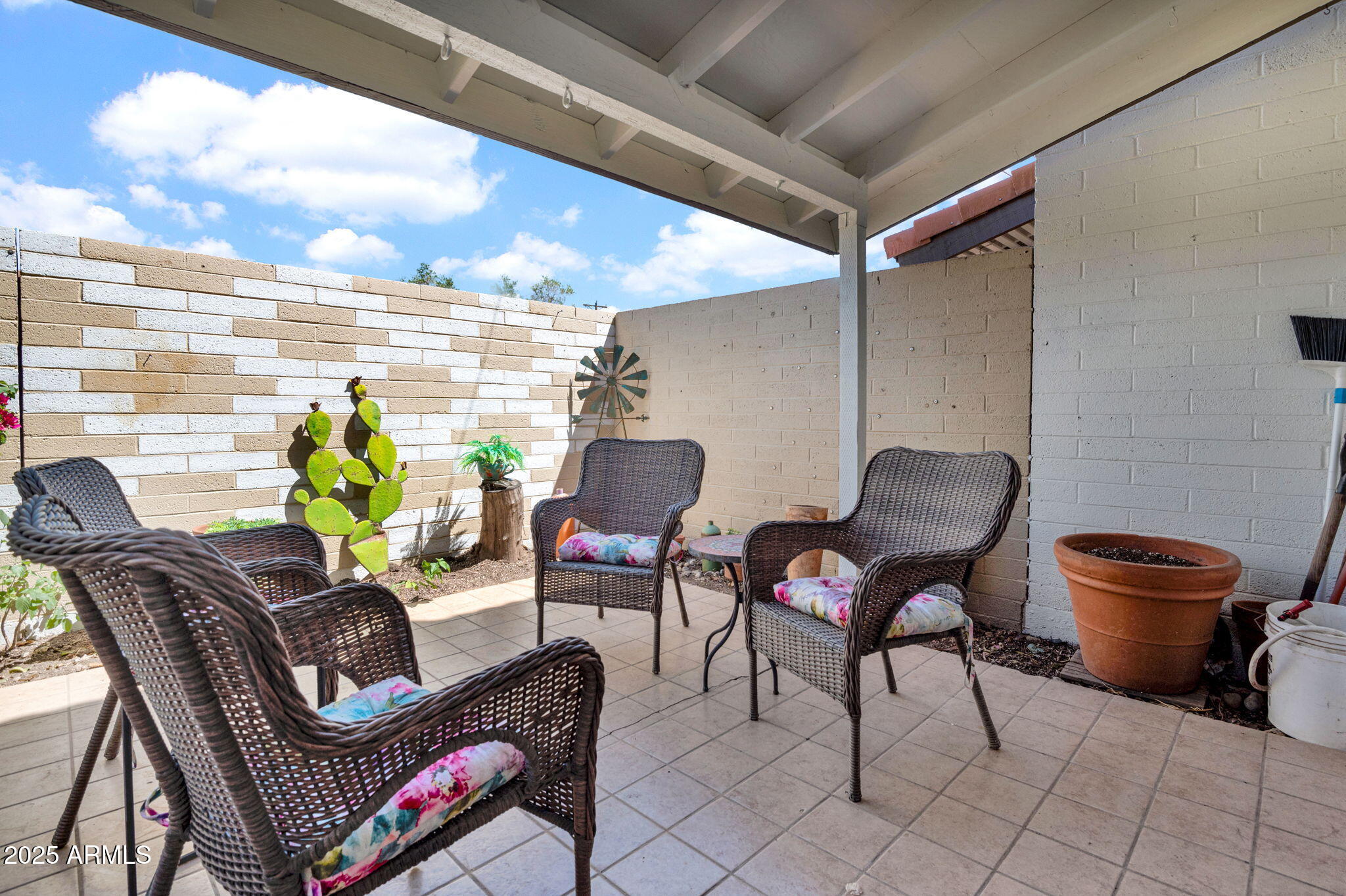 5315 North 18th Street, Unit 9 Phoenix, AZ 85016 - Photo 16 of 27 a dining room with furniture and a floor to ceiling window
