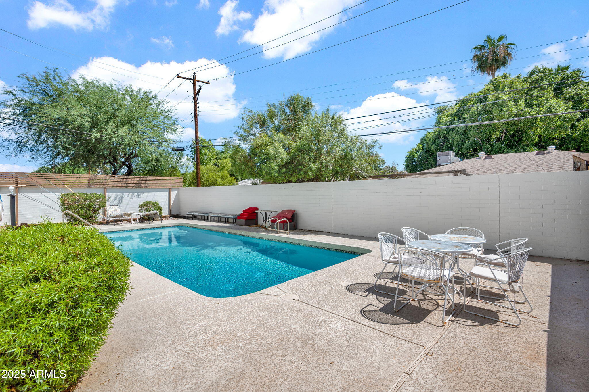 5315 North 18th Street, Unit 9 Phoenix, AZ 85016 - Photo 18 of 27 a view of a table and chairs in the patio