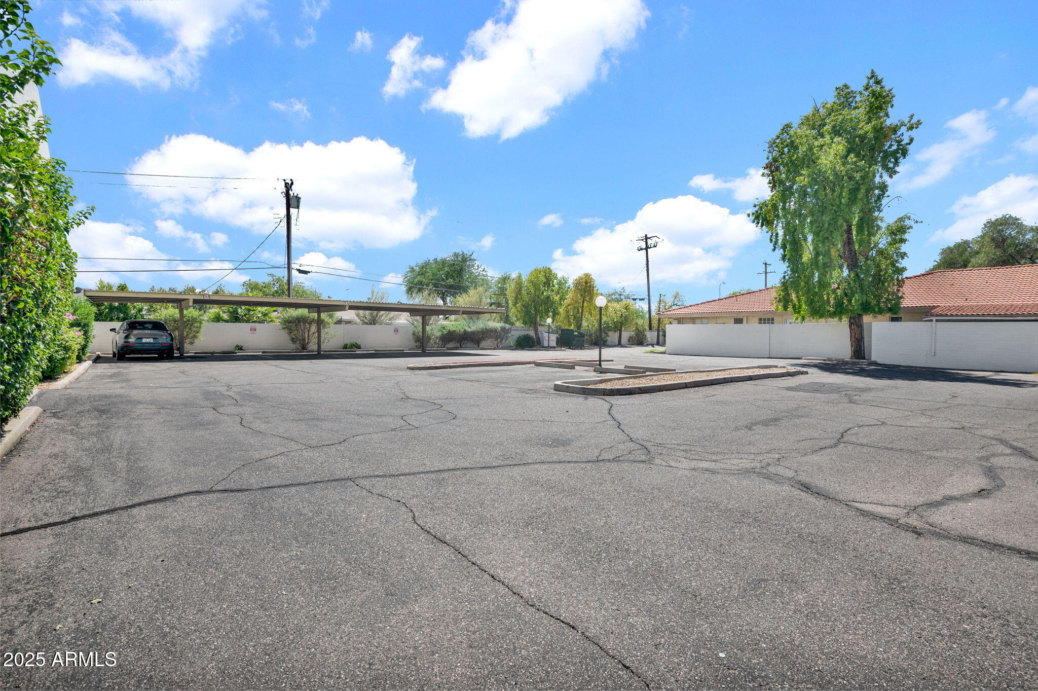 5315 North 18th Street, Unit 9 Phoenix, AZ 85016 - Photo 20 of 27 a view of a basket ball ground