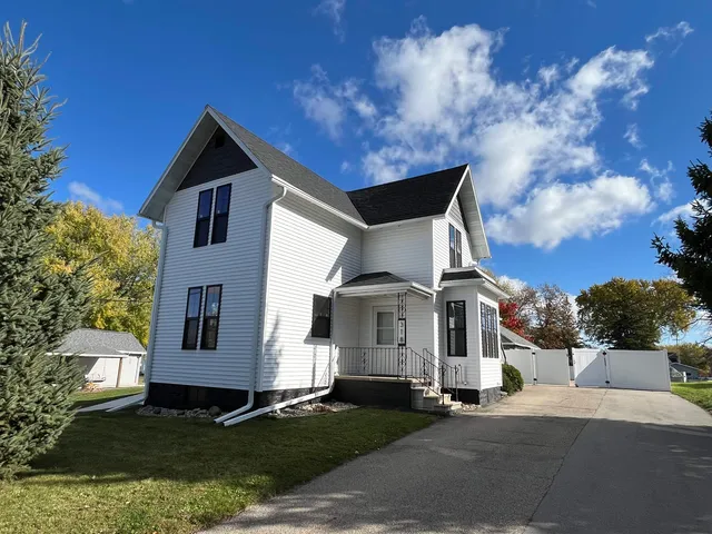 $270,000 | 318 South Mill Street, Hortonville, WI 54944