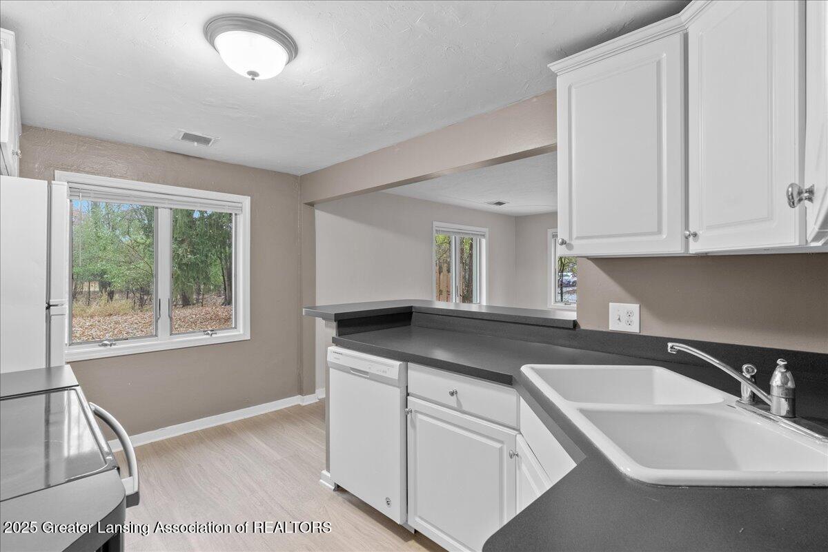 2341 North Harrison Road East Lansing, MI 48823 - Photo 12 of 31 19-Media Jett - 17