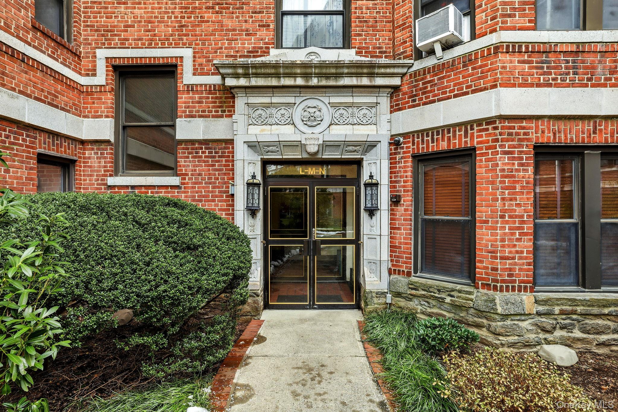 11 Alden Road, Unit 1M Larchmont, NY 10538 - Photo 2 of 25 front view of a building