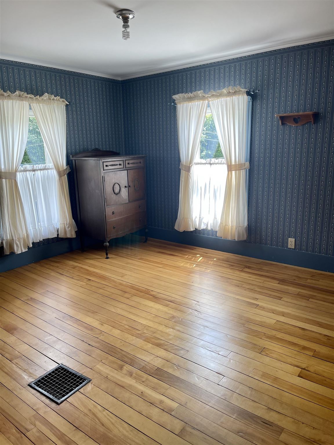 204 Indian Point Street Newport, VT 05855 - Photo 16 of 22 Gallery Image 16