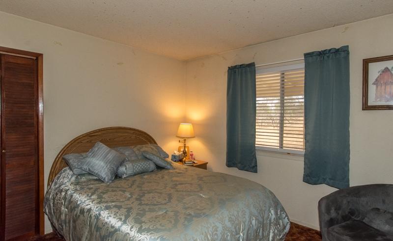 9634 Logan Road Redding, CA 96003 - Photo 12 of 23 guest bedroom