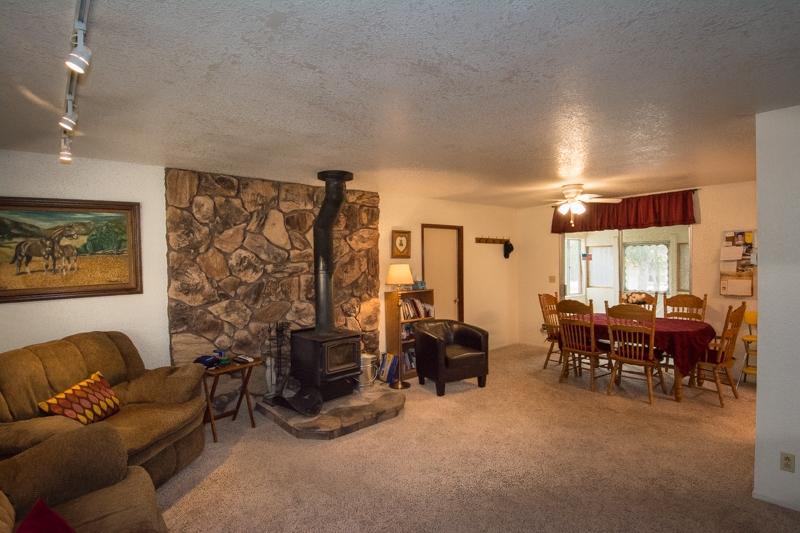 9634 Logan Road Redding, CA 96003 - Photo 3 of 23 family room & dining area
