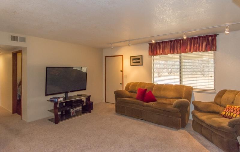 9634 Logan Road Redding, CA 96003 - Photo 4 of 23 family room