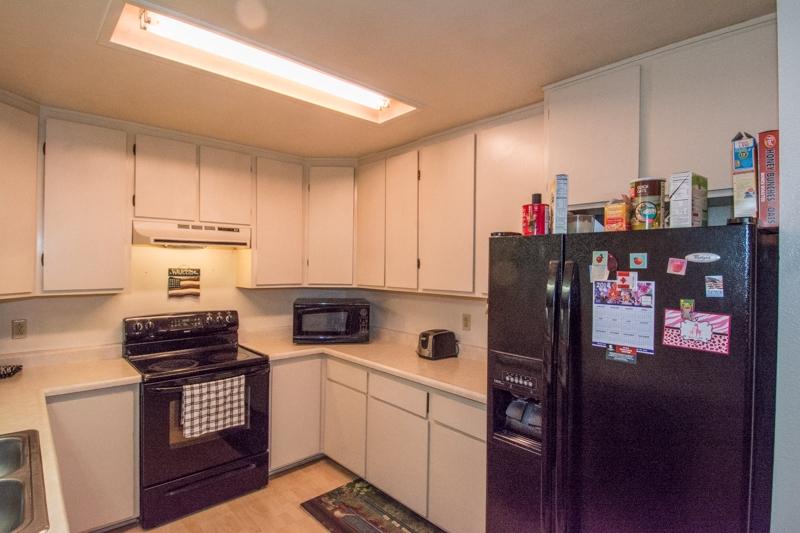 9634 Logan Road Redding, CA 96003 - Photo 7 of 23 another view of kitchen