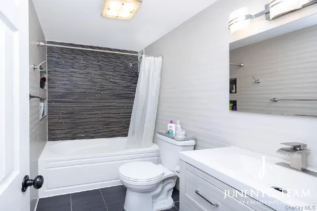 $619,000 | 152-18 Union Turnpike, Unit 204K | Kew Gardens Hills