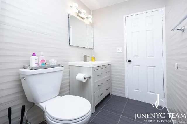 $619,000 | 152-18 Union Turnpike, Unit 204K | Kew Gardens Hills