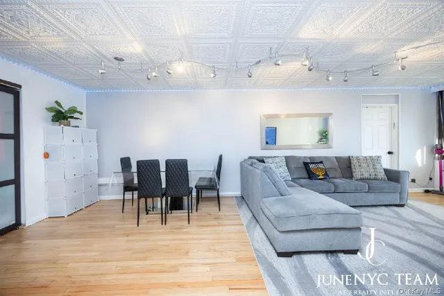 $619,000 | 152-18 Union Turnpike, Unit 204K | Kew Gardens Hills