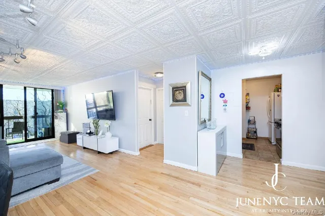 $619,000 | 152-18 Union Turnpike, Unit 204K | Kew Gardens Hills